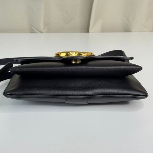 Gucci GG Logo Black Leather Crossbody Bag with Gold Hardware - Picture 5 of 9